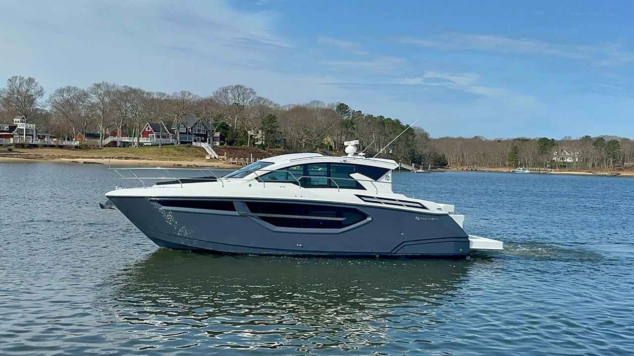 2019 CRUISERS 42 CANTIUS